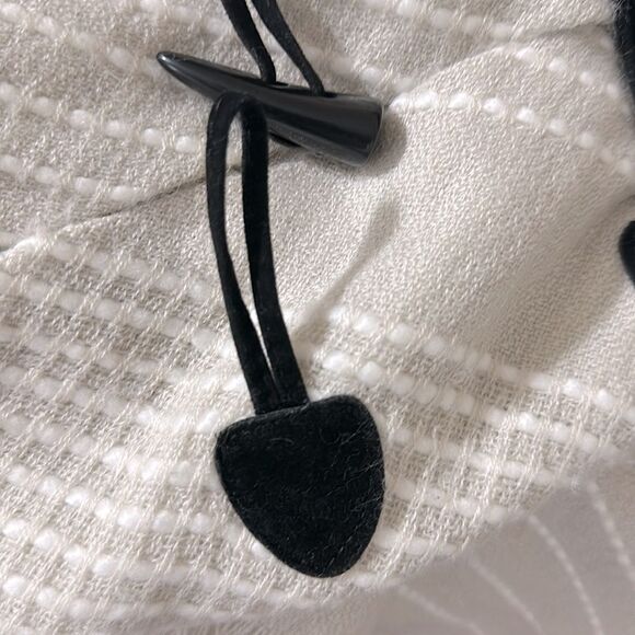 Black Velvet Plastic Cone Shaped Buttons x 2 - Picture 3 of 4